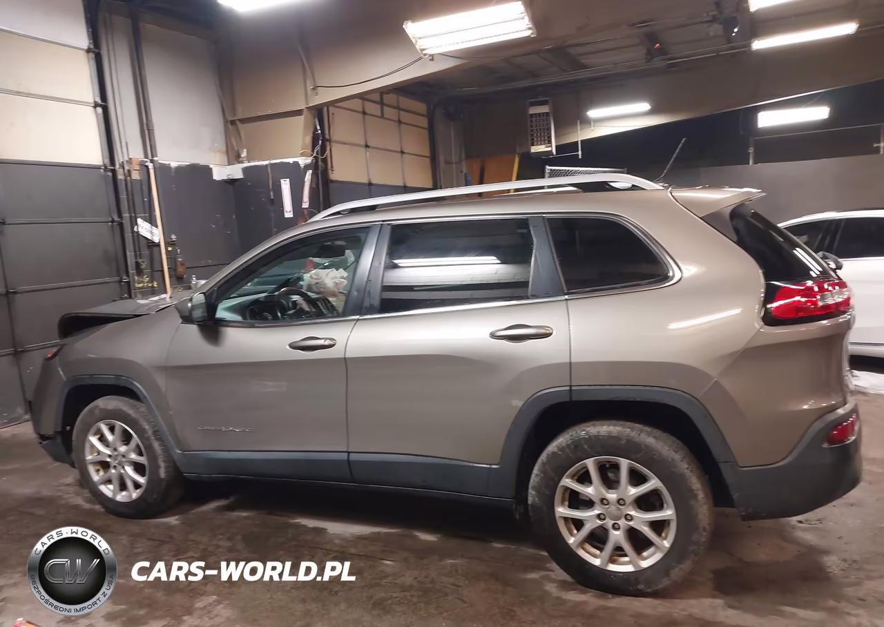 2016 Jeep Cherokee Latitude VIN:1C4PJMCB2GW359826 - 14