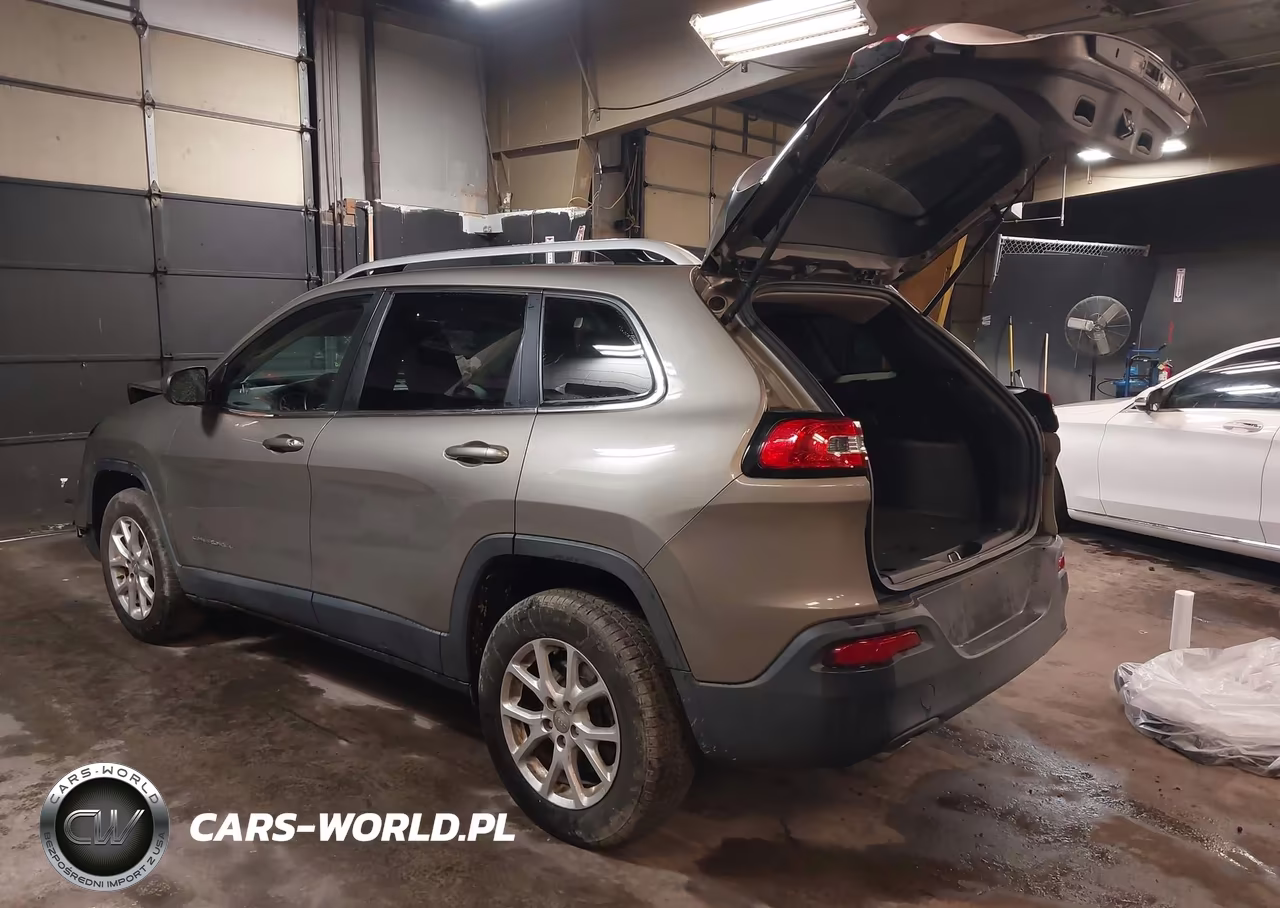 2016 Jeep Cherokee Latitude VIN:1C4PJMCB2GW359826 - 3