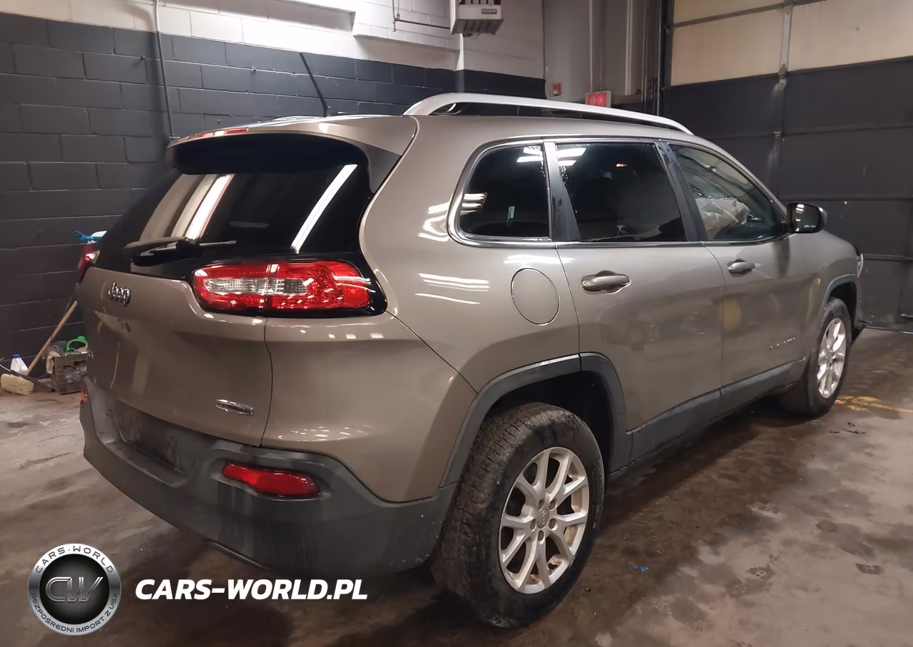 2016 Jeep Cherokee Latitude VIN:1C4PJMCB2GW359826 - 4