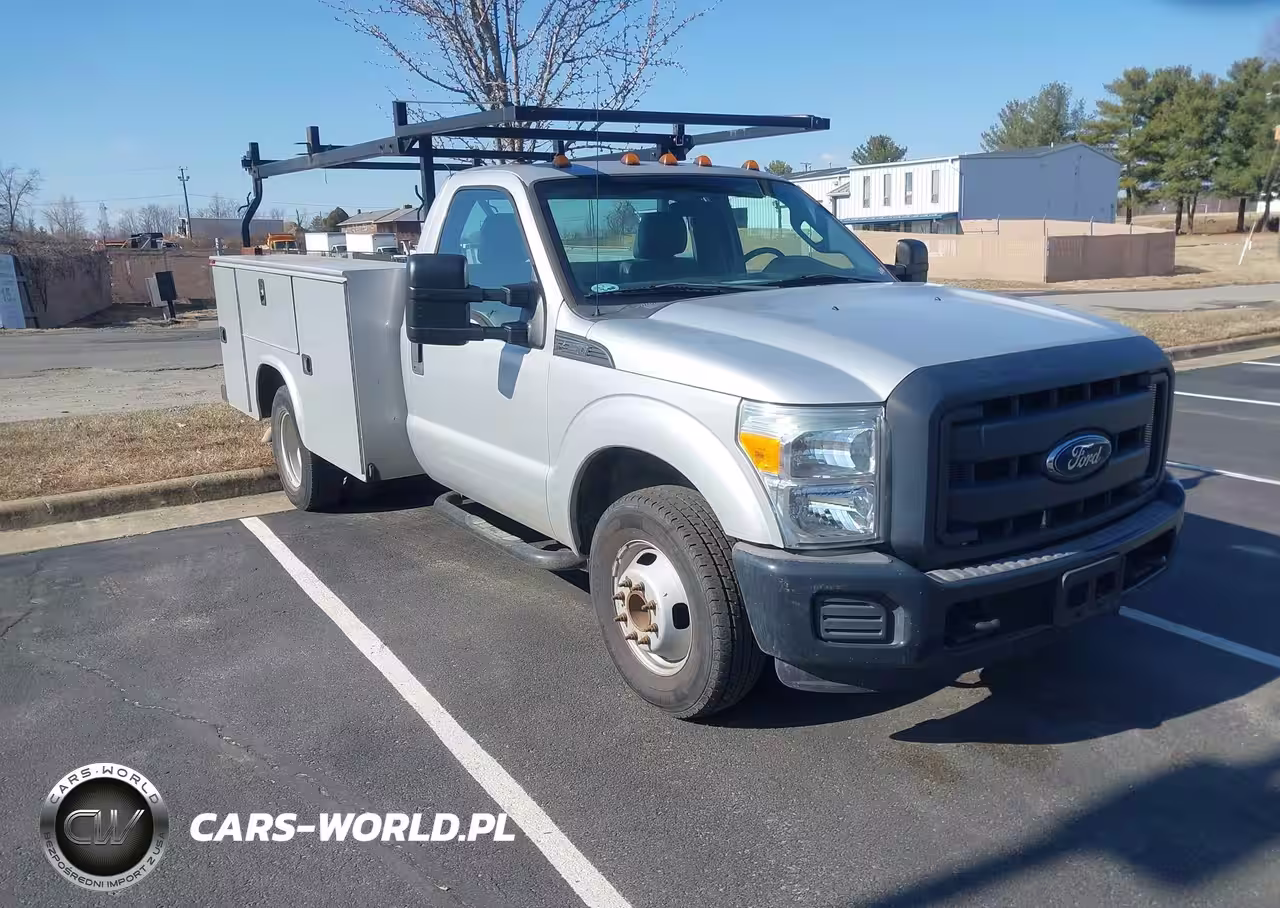 2015 Ford F-350 Chassis Xl