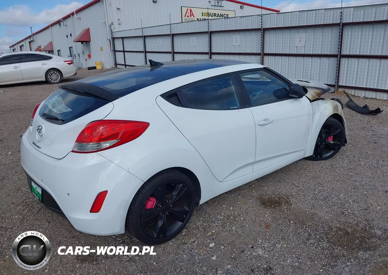 2015 Hyundai Veloster VIN:KMHTC6AD8FU244713 - 4