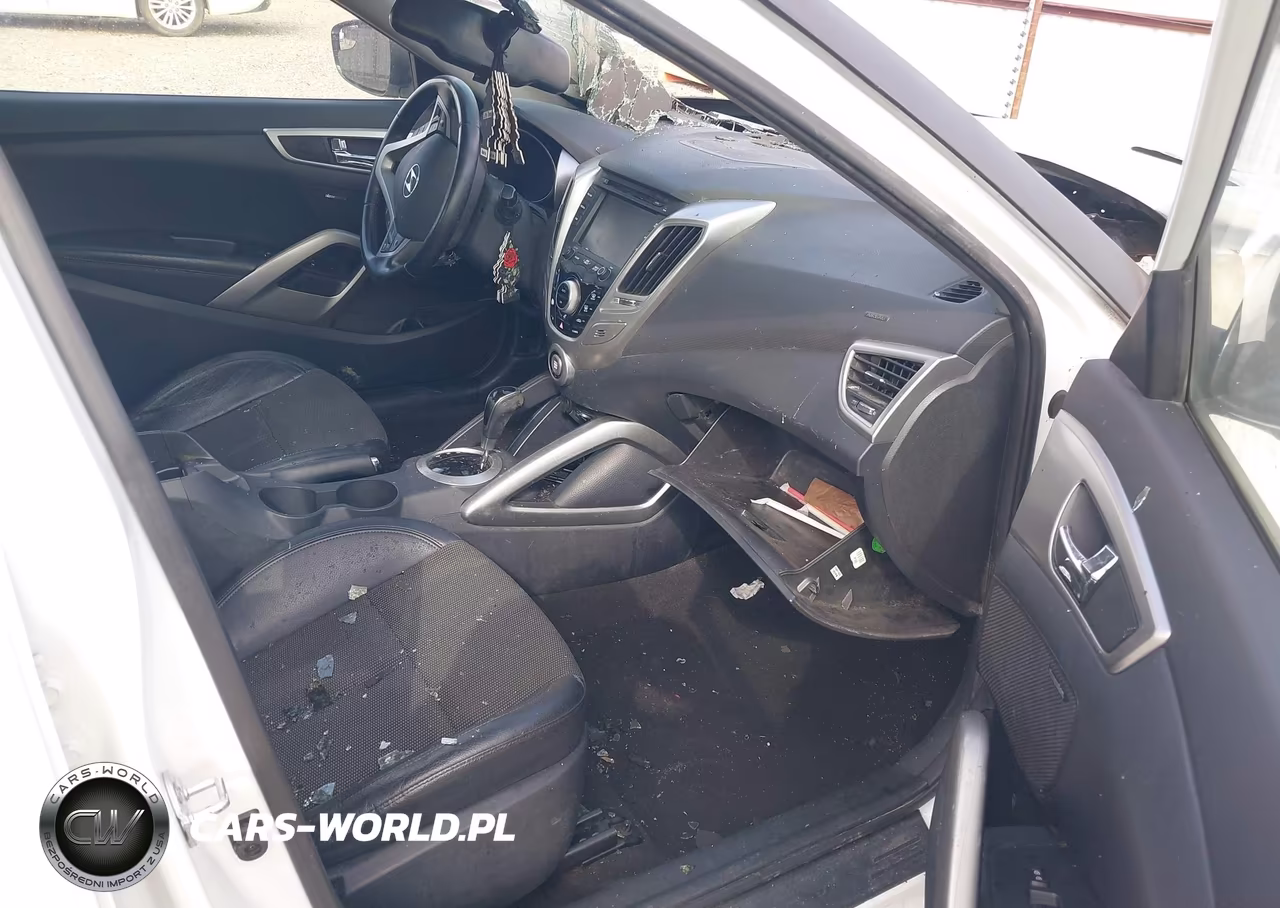 2015 Hyundai Veloster VIN:KMHTC6AD8FU244713 - 5