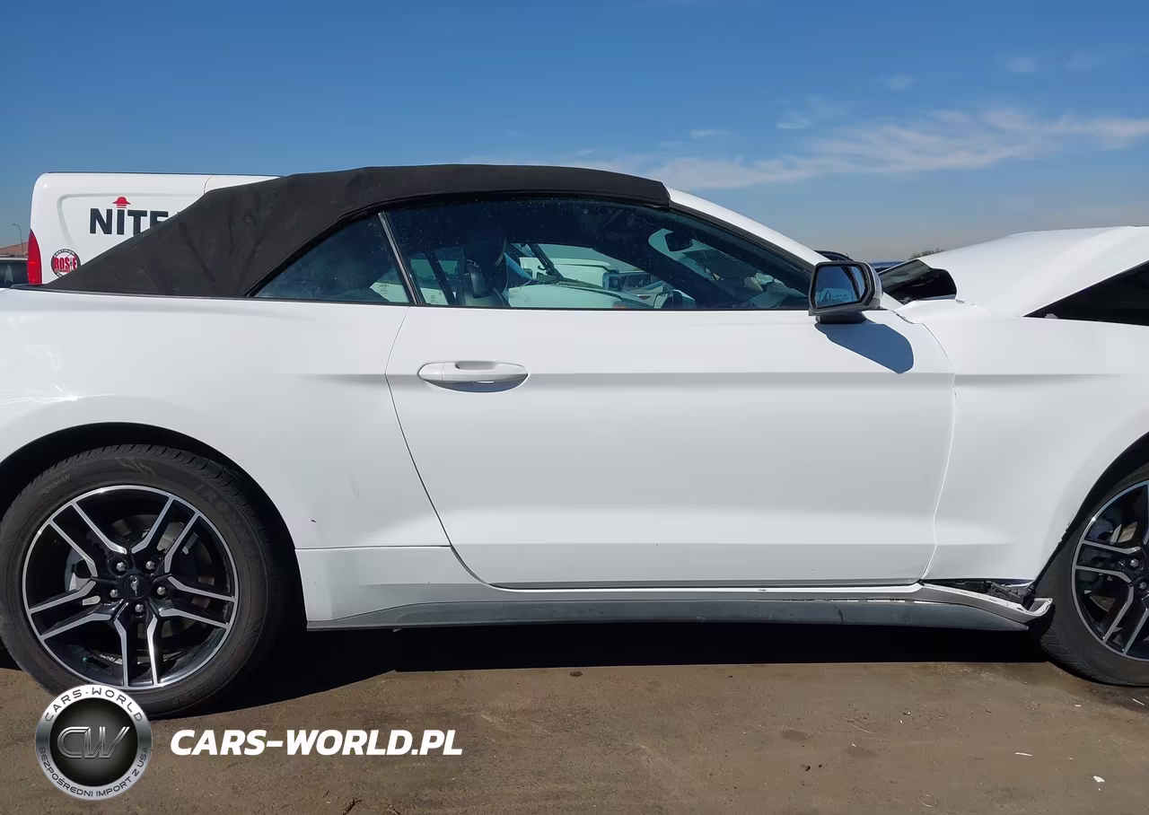 2022 Ford Mustang Ecoboost Premium VIN:1FATP8UH0N5106858 - 13