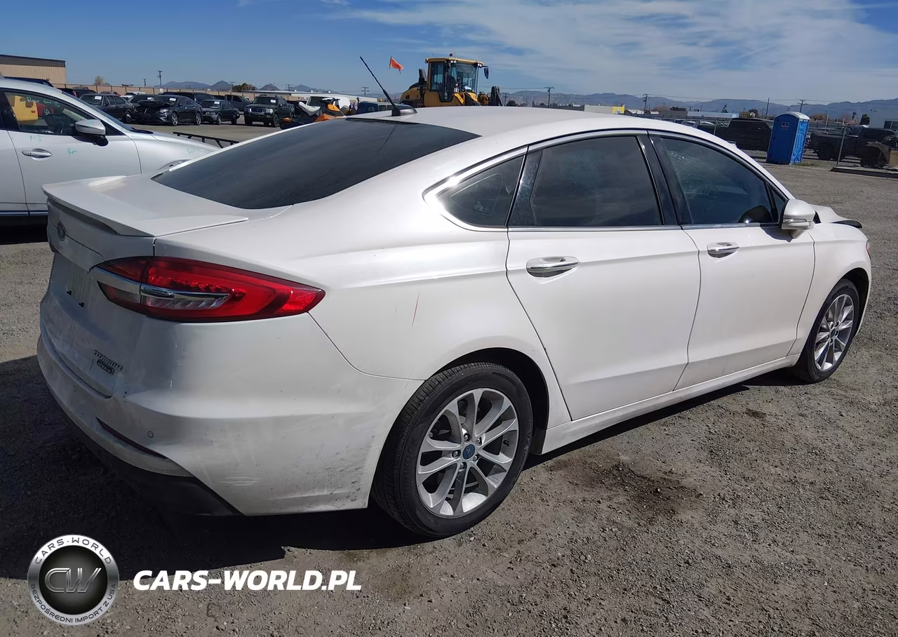 2020 Ford Fusion Plug-In Hybrid Titanium VIN:3FA6P0SU7LR228691 - 4