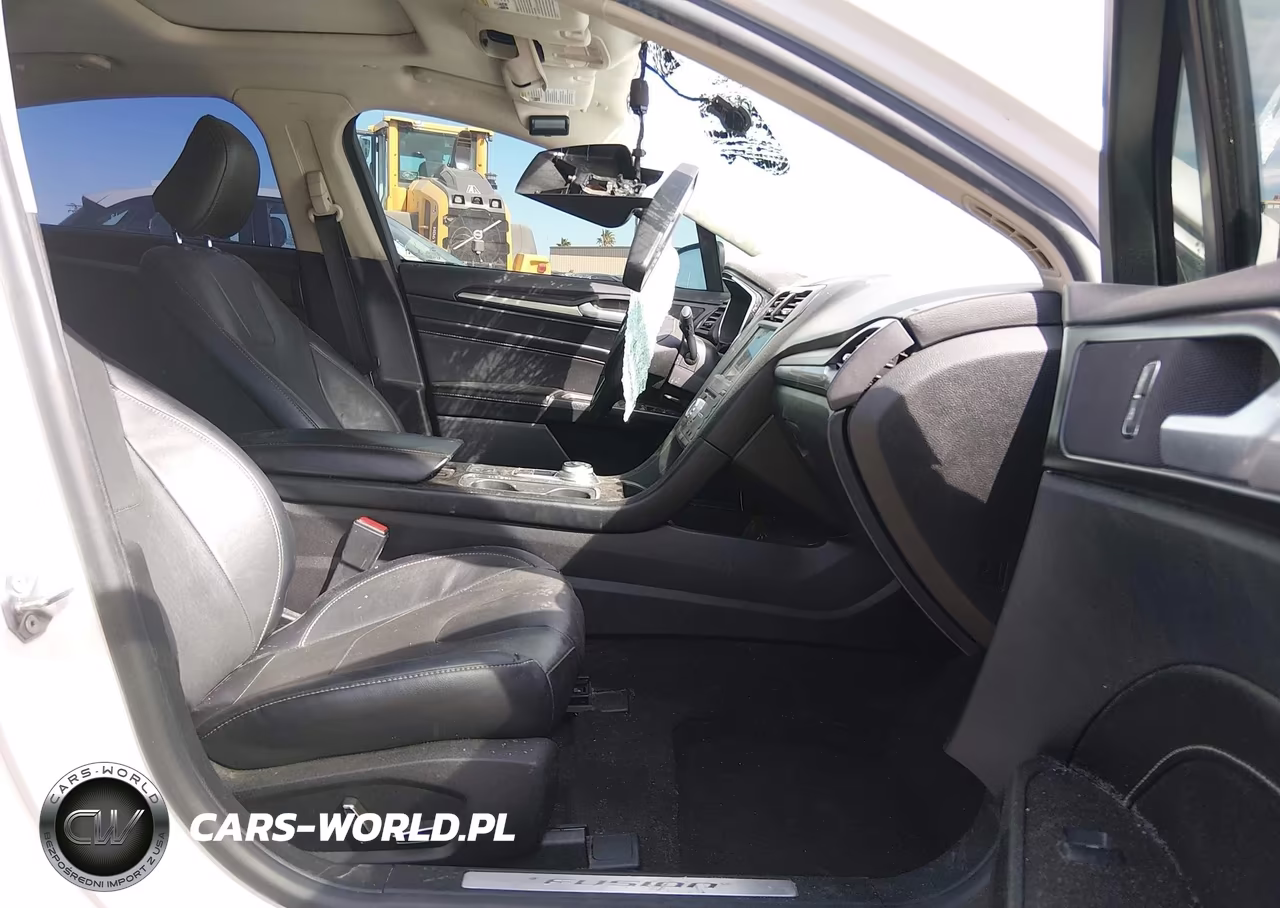 2020 Ford Fusion Plug-In Hybrid Titanium VIN:3FA6P0SU7LR228691 - 5