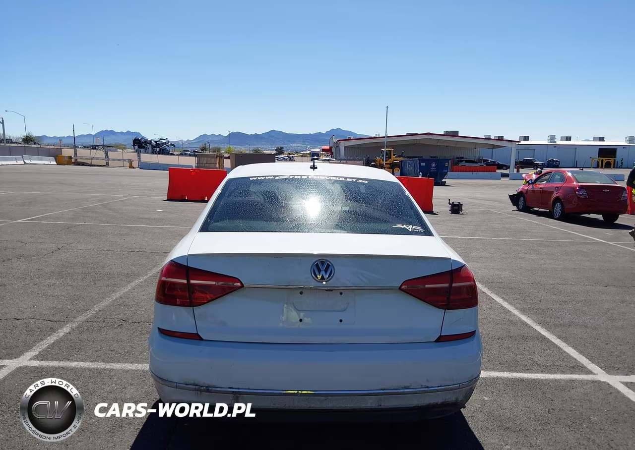 2016 Volkswagen Passat 1.8T R-Line VIN:1VWAS7A36GC056451 - 17