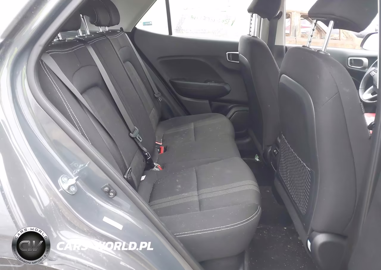 2025 Hyundai Venue Sel VIN:KMHRC8A35SU393572 - 8