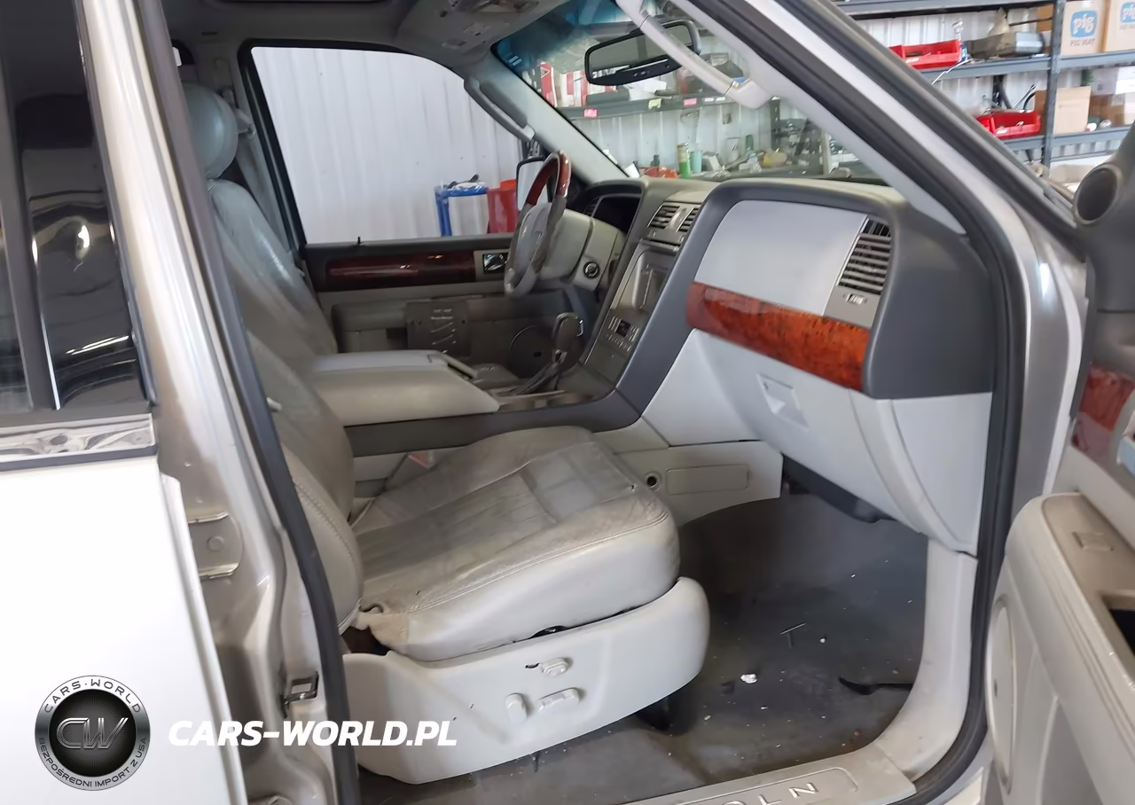 2004 Lincoln Navigator VIN:5LMFU28RX4LJ41670 - 5