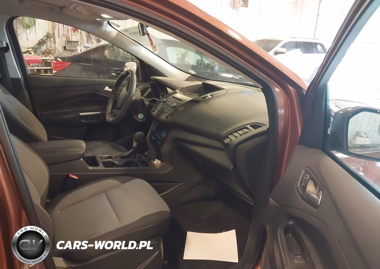 2017 Ford Escape Se VIN:1FMCU0GD8HUC24028 - 5