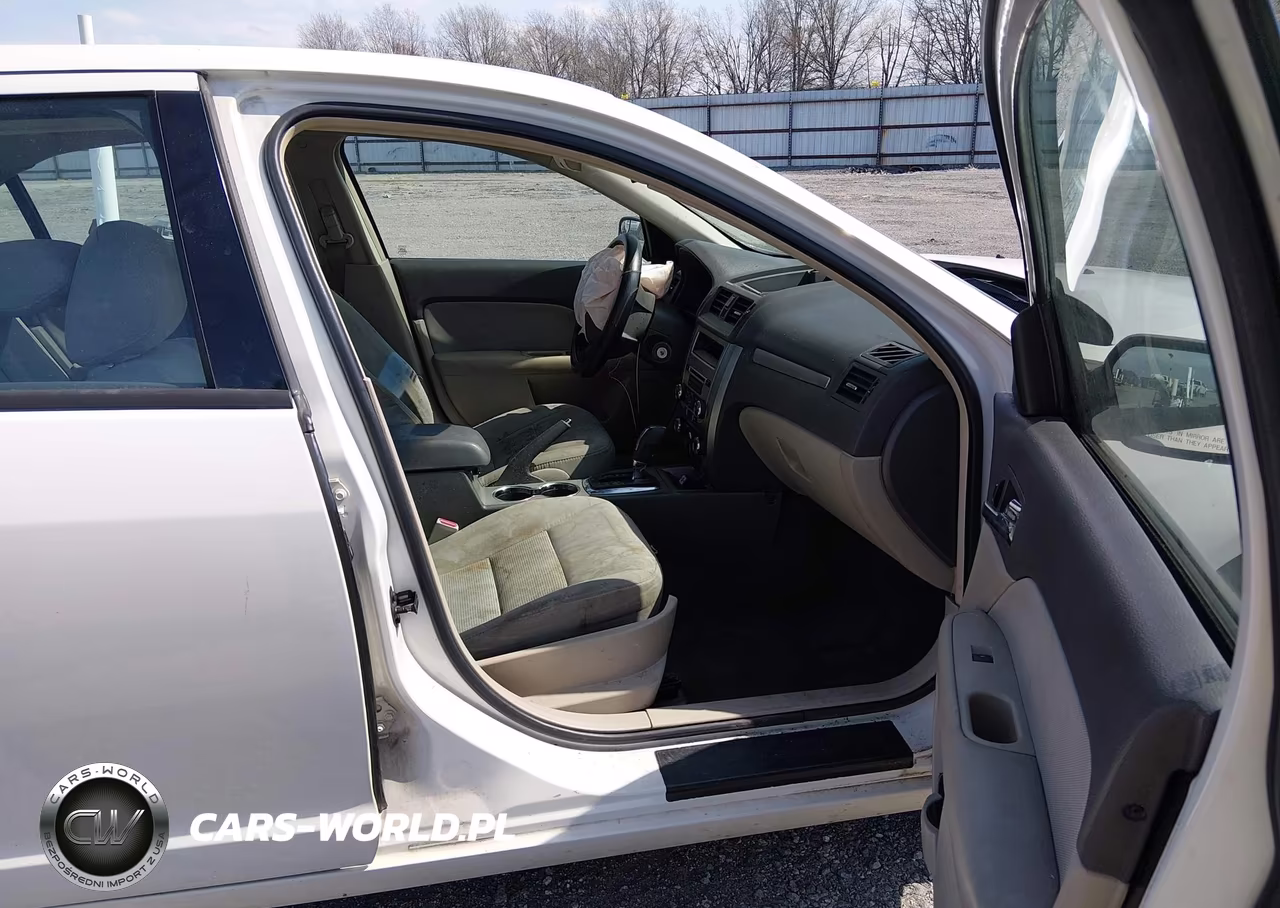 2011 Ford Fusion S VIN:3FAHP0GAXBR122239 - 5