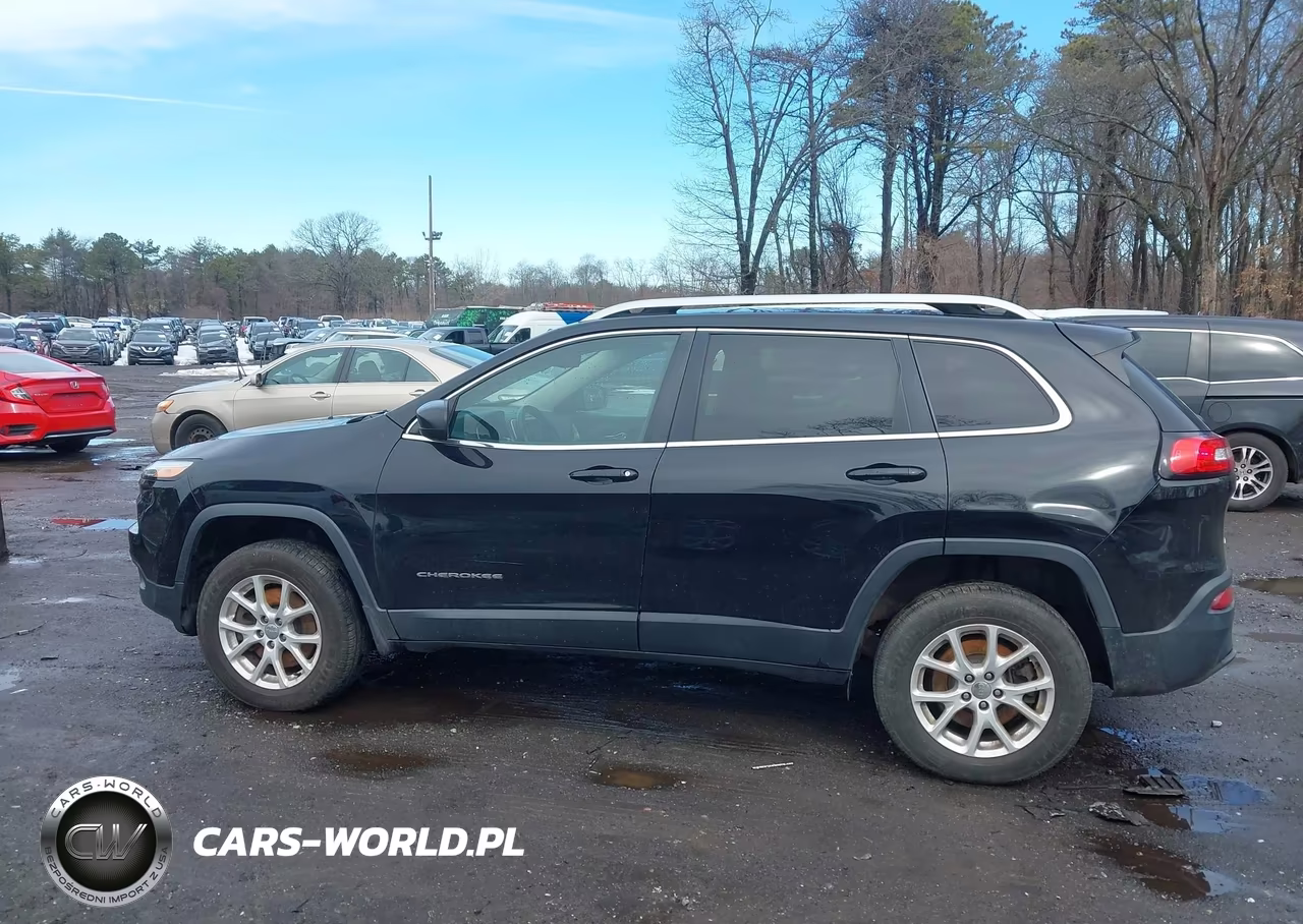 2017 Jeep Cherokee Latitude 4X4 VIN:1C4PJMCS2HD216162 - 14