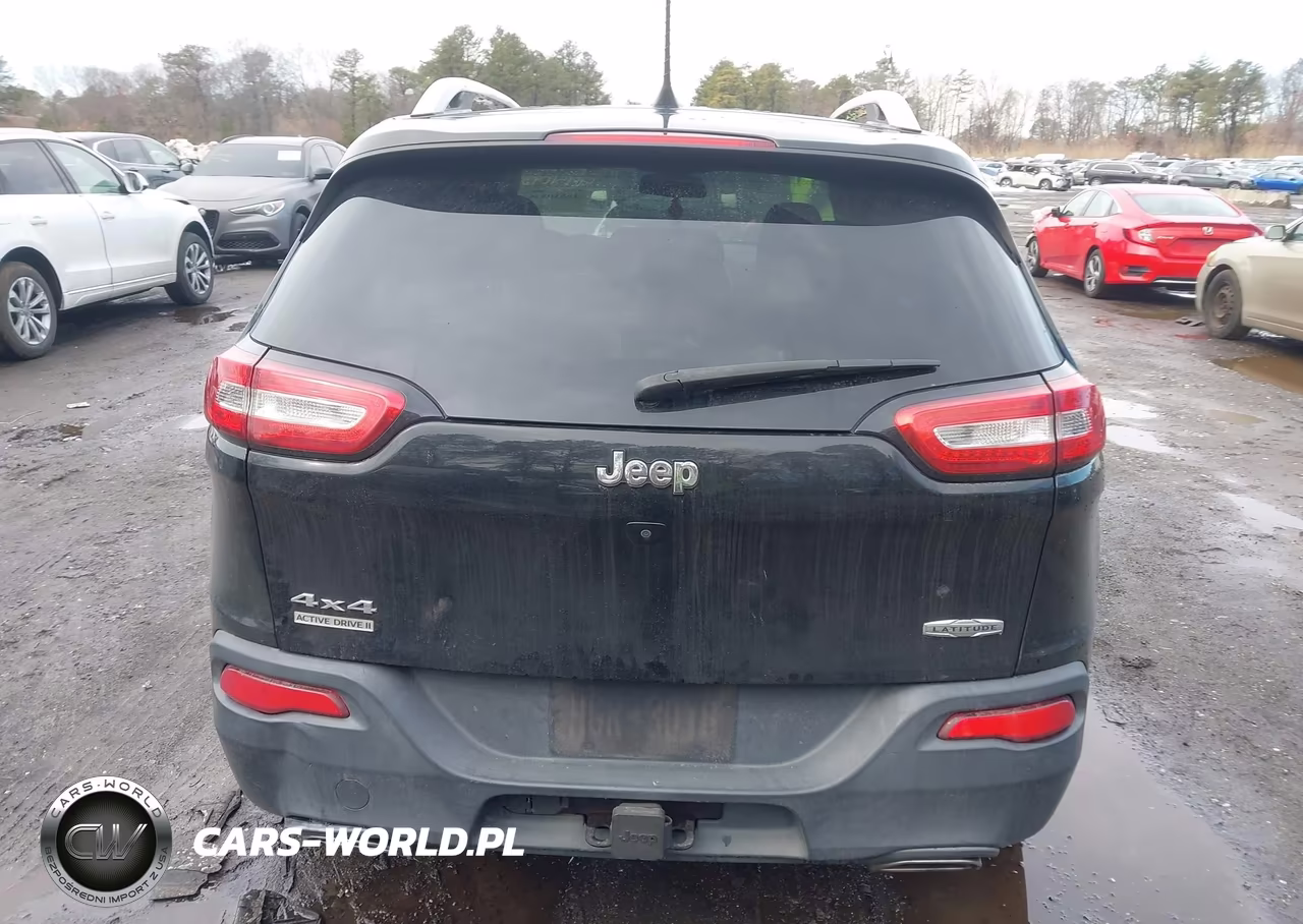 2017 Jeep Cherokee Latitude 4X4 VIN:1C4PJMCS2HD216162 - 16