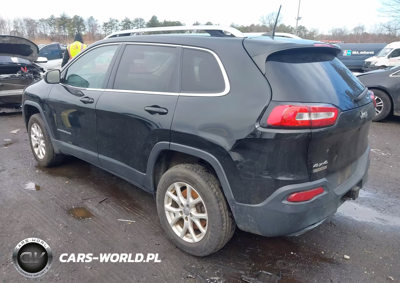 2017 Jeep Cherokee Latitude 4X4 VIN:1C4PJMCS2HD216162 - 3