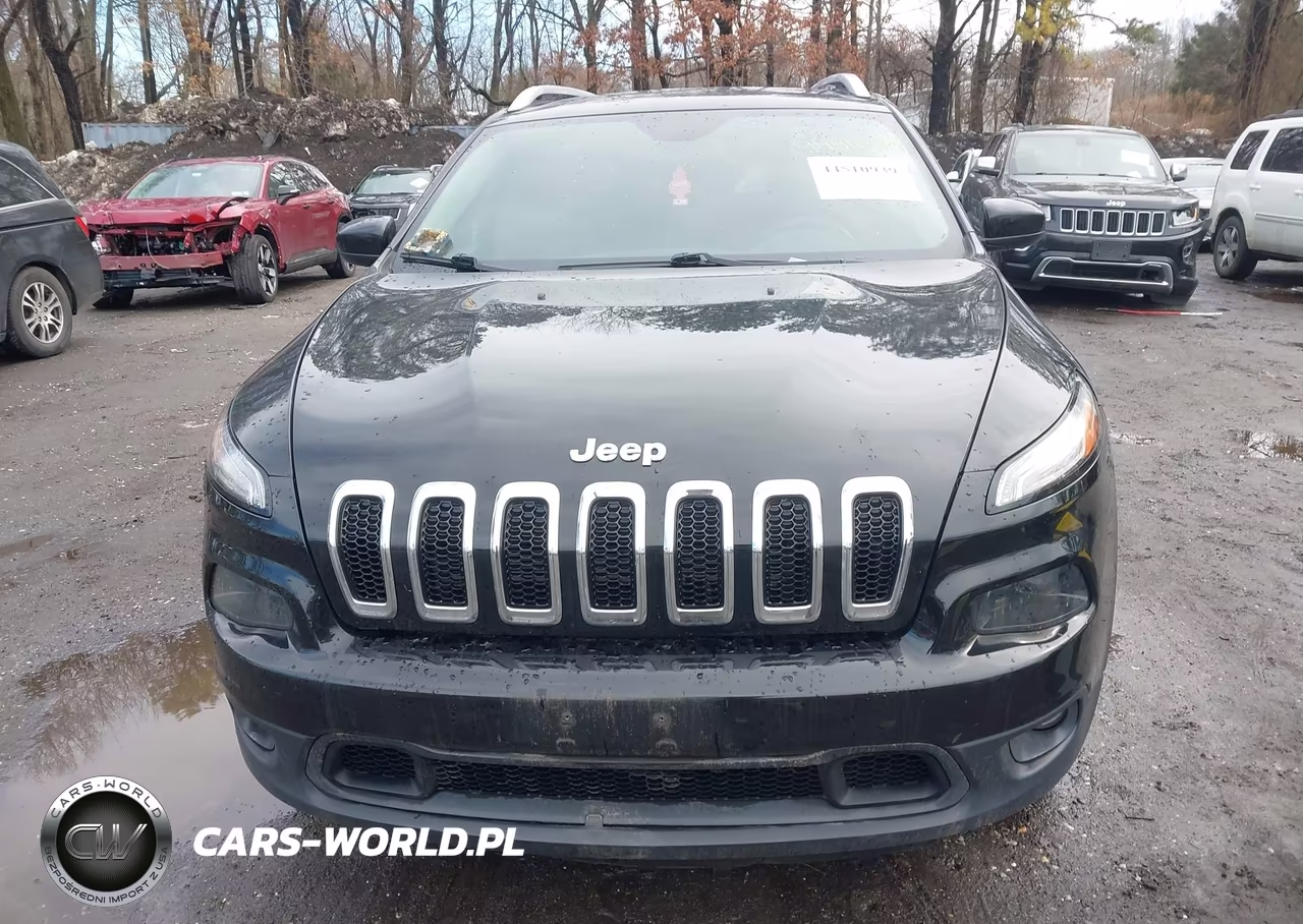 2017 Jeep Cherokee Latitude 4X4 VIN:1C4PJMCS2HD216162 - 6