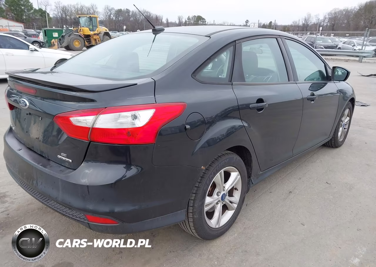 2012 Ford Focus Se VIN:1FAHP3F23CL391176 - 4