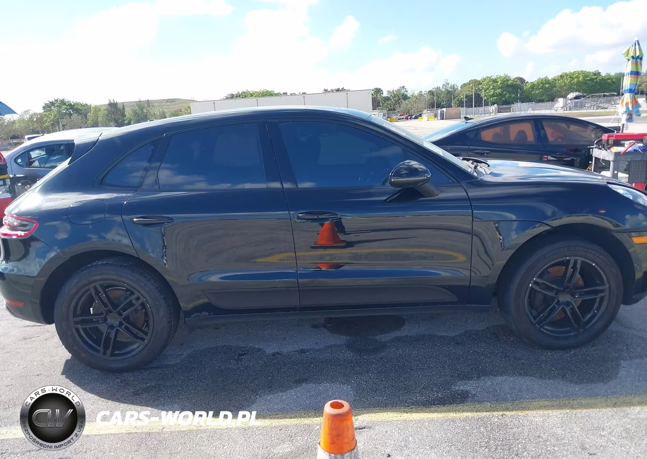 2018 Porsche Macan VIN:WP1AA2A59JLB11135 - 14