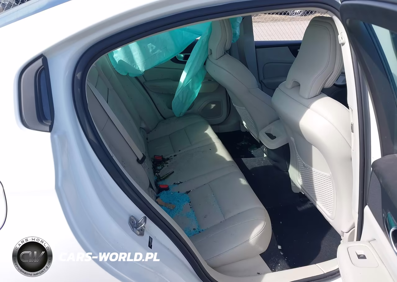 2019 Volvo S60 T5 Momentum VIN:7JR102FK2KG018035 - 8
