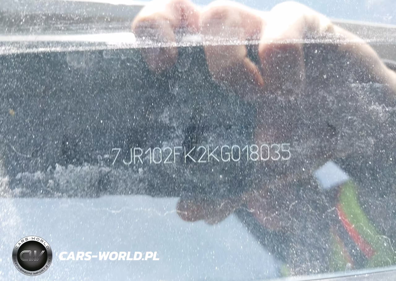 2019 Volvo S60 T5 Momentum VIN:7JR102FK2KG018035 - 9