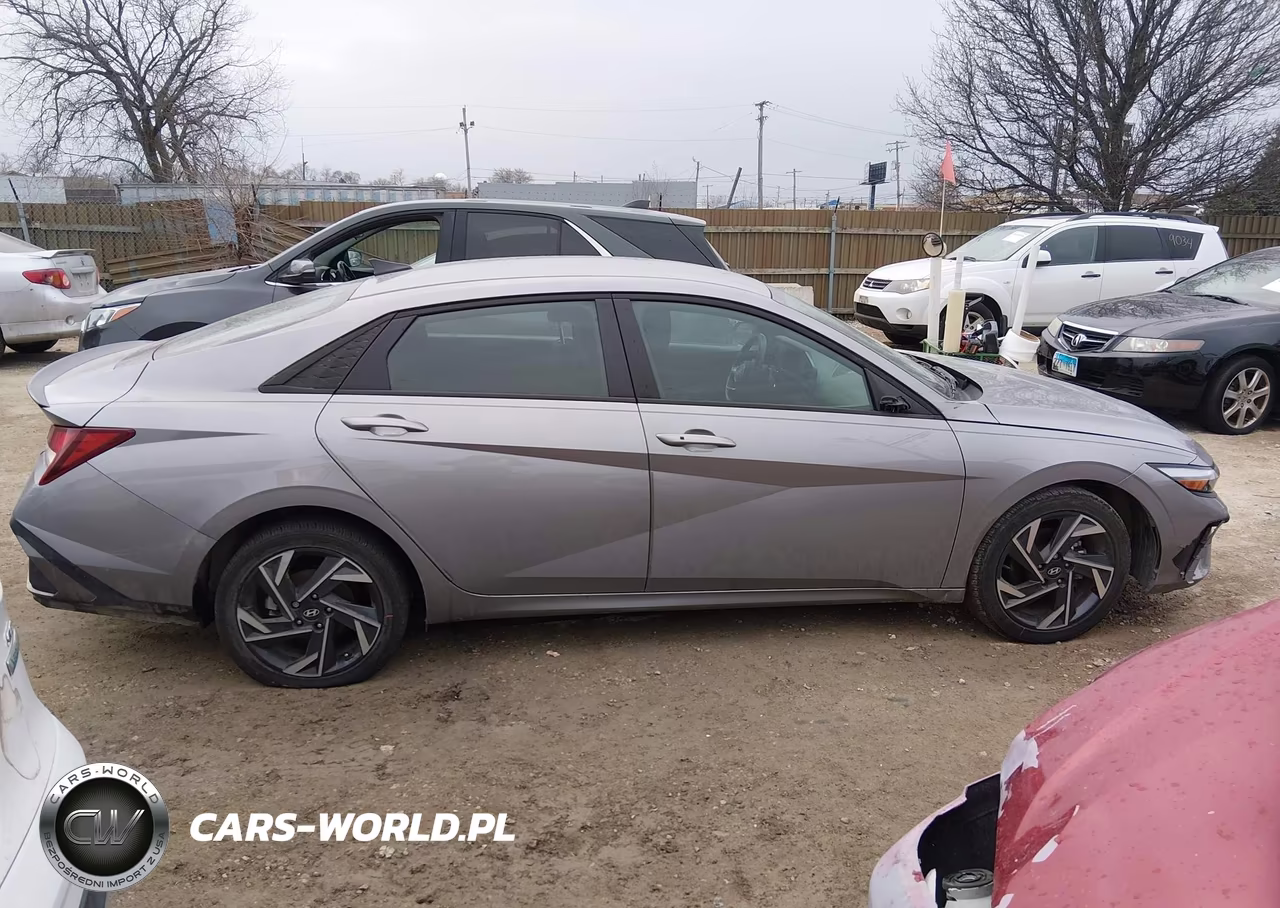 2025 Hyundai Elantra Sel Sport VIN:KMHLM4DG0SU027125 - 13
