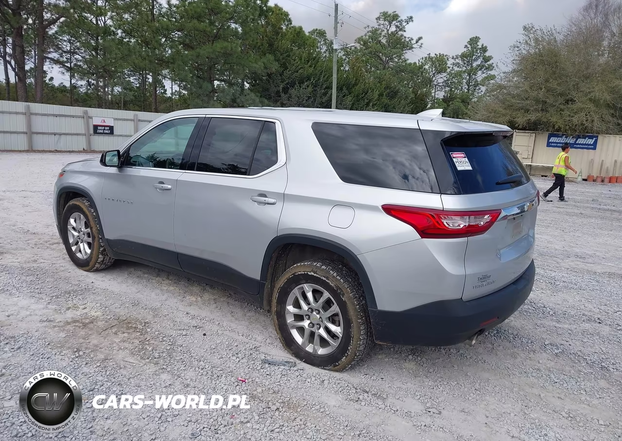 2019 Chevrolet Traverse Ls VIN:1GNERFKW5KJ126665 - 3
