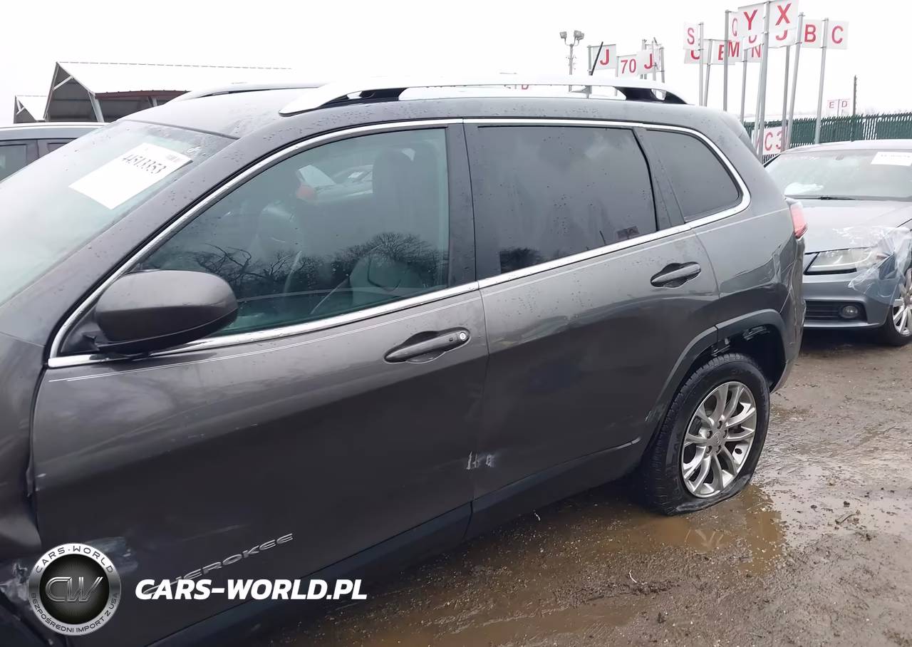 2019 Jeep Cherokee Latitude Plus 4X4 VIN:1C4PJMLN5KD172420 - 18