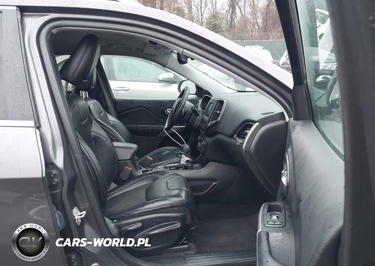 2019 Jeep Cherokee Latitude Plus 4X4 VIN:1C4PJMLN5KD172420 - 5