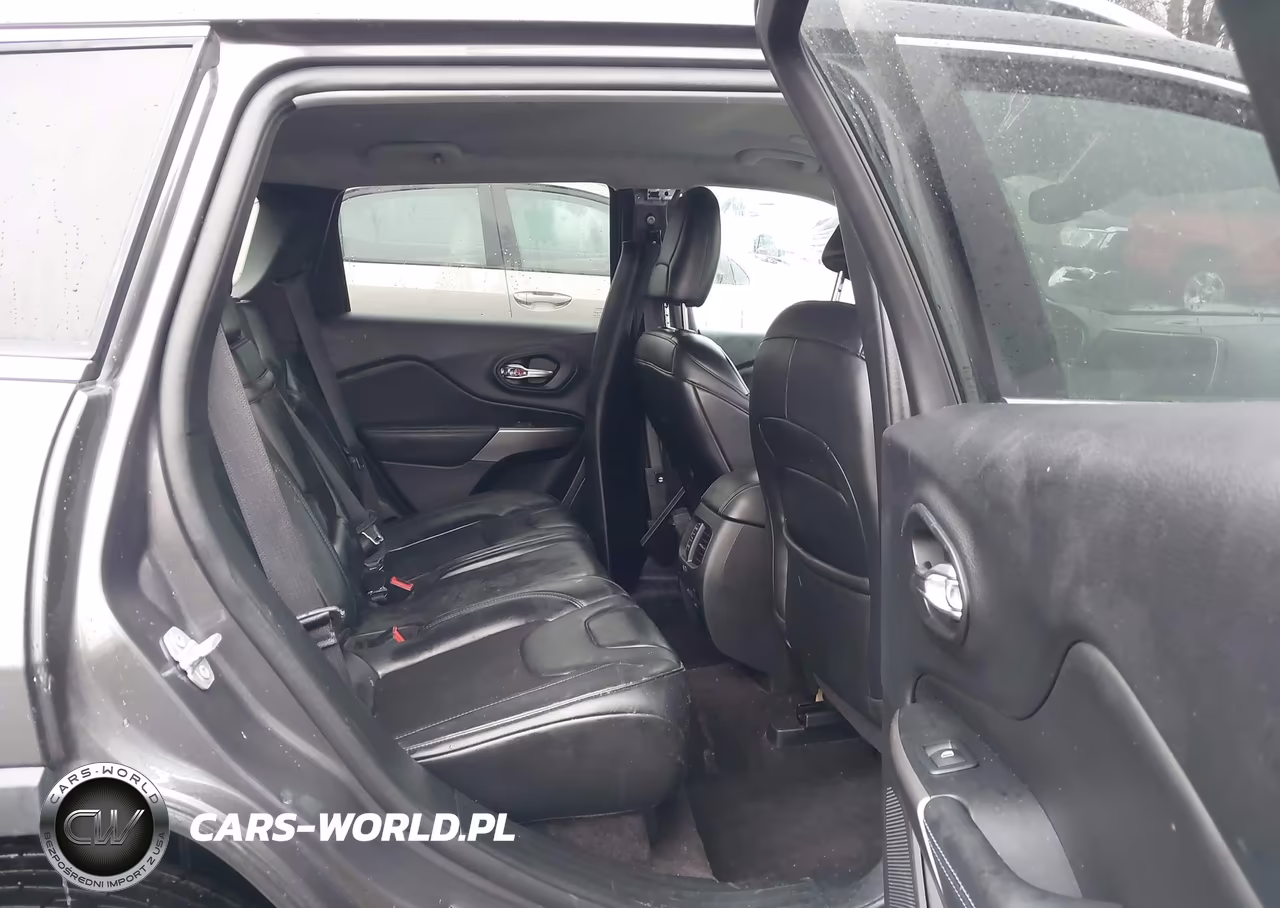 2019 Jeep Cherokee Latitude Plus 4X4 VIN:1C4PJMLN5KD172420 - 8