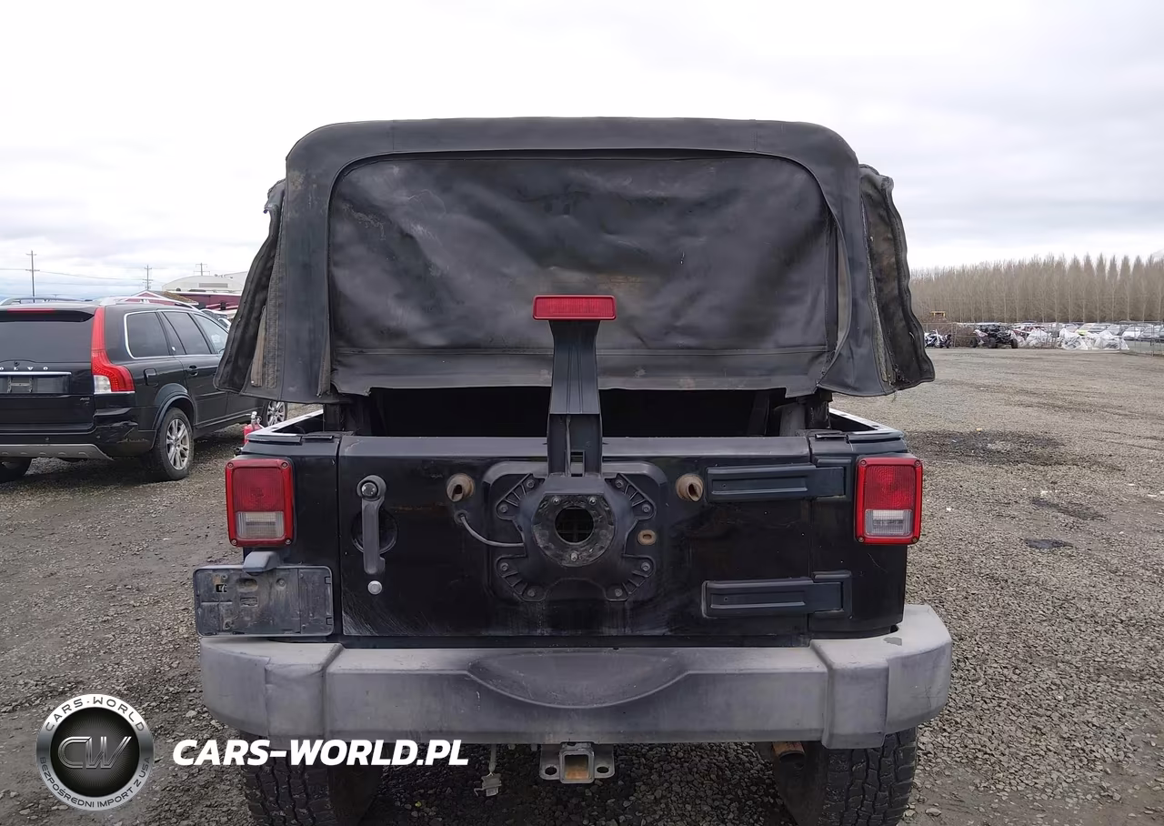 2007 Jeep Wrangler Unlimited Sahara VIN:1J4GA59187L177077 - 16