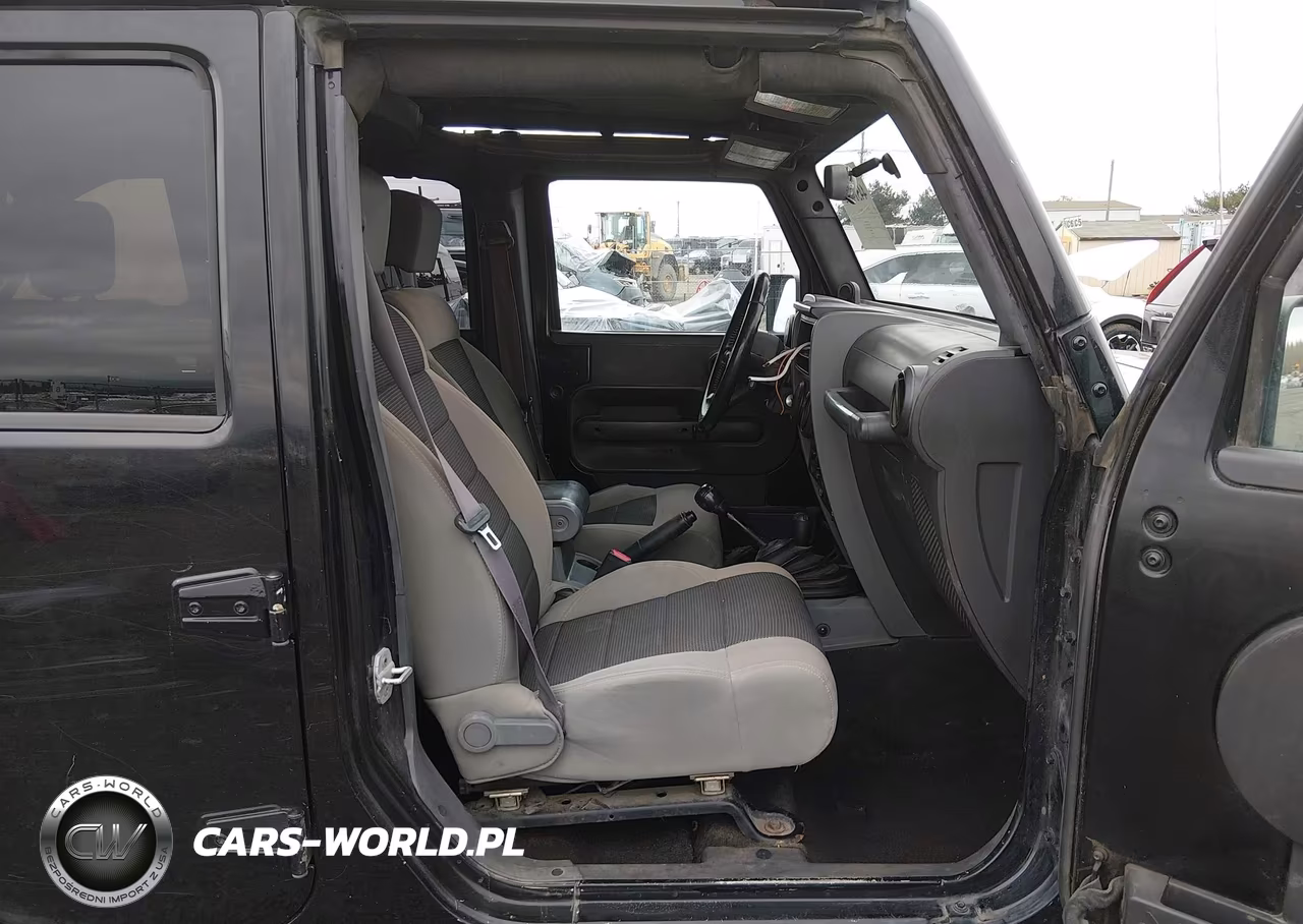 2007 Jeep Wrangler Unlimited Sahara VIN:1J4GA59187L177077 - 5