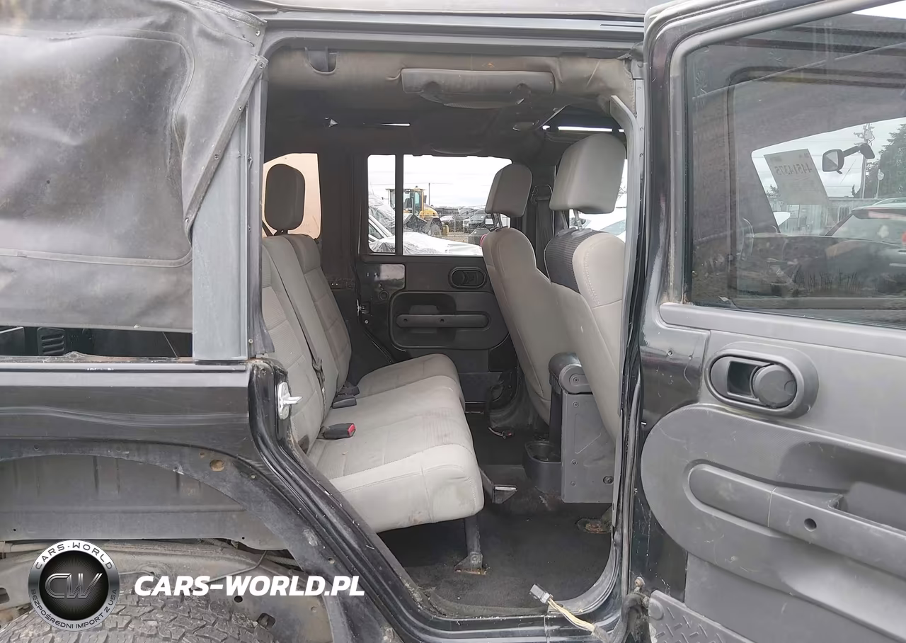 2007 Jeep Wrangler Unlimited Sahara VIN:1J4GA59187L177077 - 8