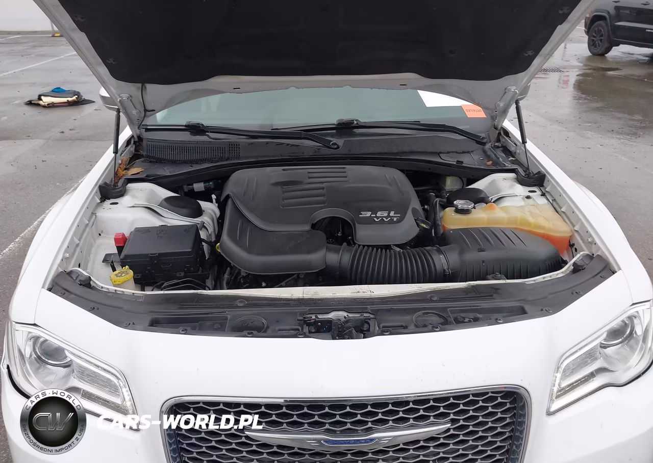 2016 Chrysler 300C VIN:2C3CCAEG6GH212184 - 10