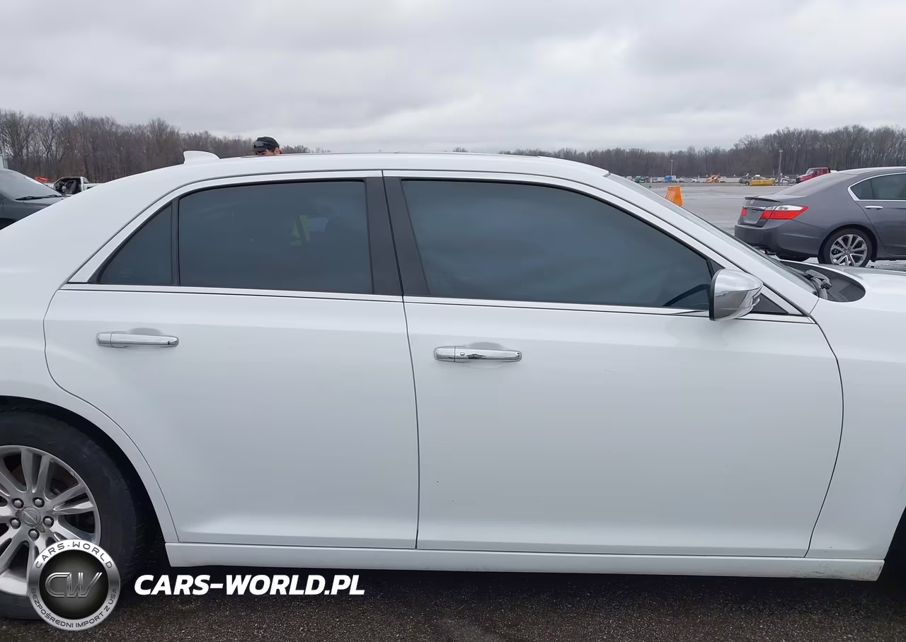2016 Chrysler 300C VIN:2C3CCAEG6GH212184 - 14
