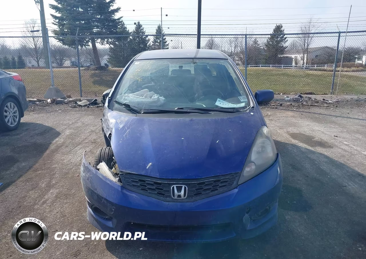 2013 Honda Fit Sport VIN:JHMGE8H51DC068213 - 12