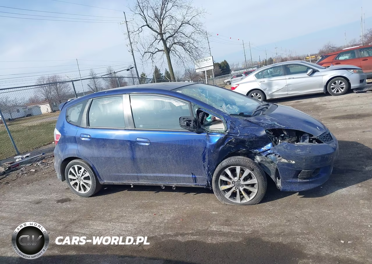 2013 Honda Fit Sport VIN:JHMGE8H51DC068213 - 13