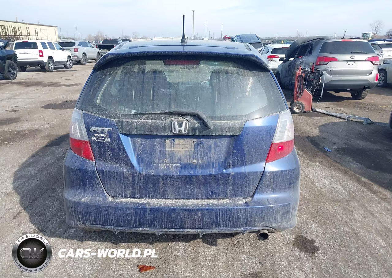 2013 Honda Fit Sport VIN:JHMGE8H51DC068213 - 16