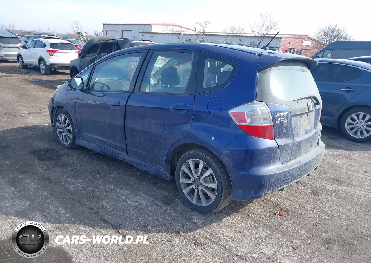 2013 Honda Fit Sport VIN:JHMGE8H51DC068213 - 3