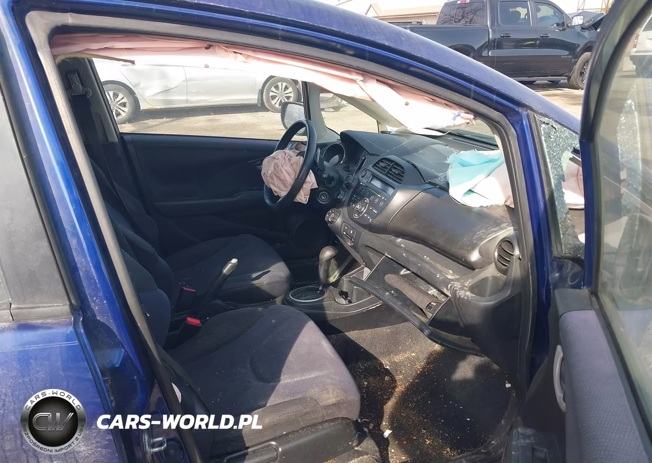 2013 Honda Fit Sport VIN:JHMGE8H51DC068213 - 5