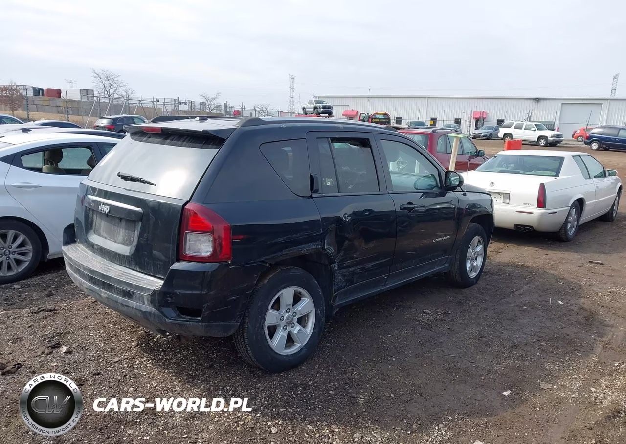 2014 Jeep Compass Latitude VIN:1C4NJCEA9ED533325 - 4