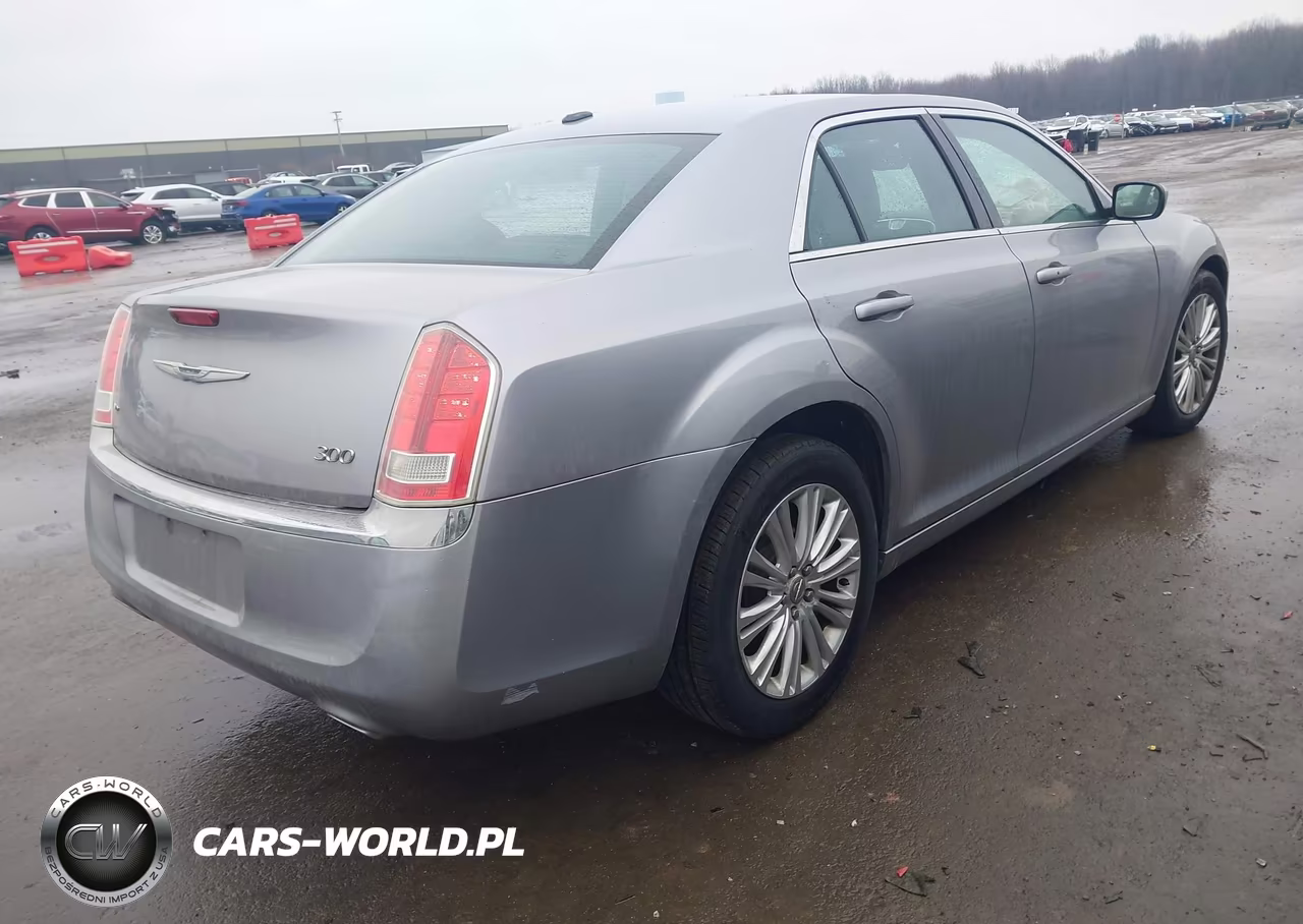 2014 Chrysler 300 VIN:2C3CCARG0EH229411 - 4
