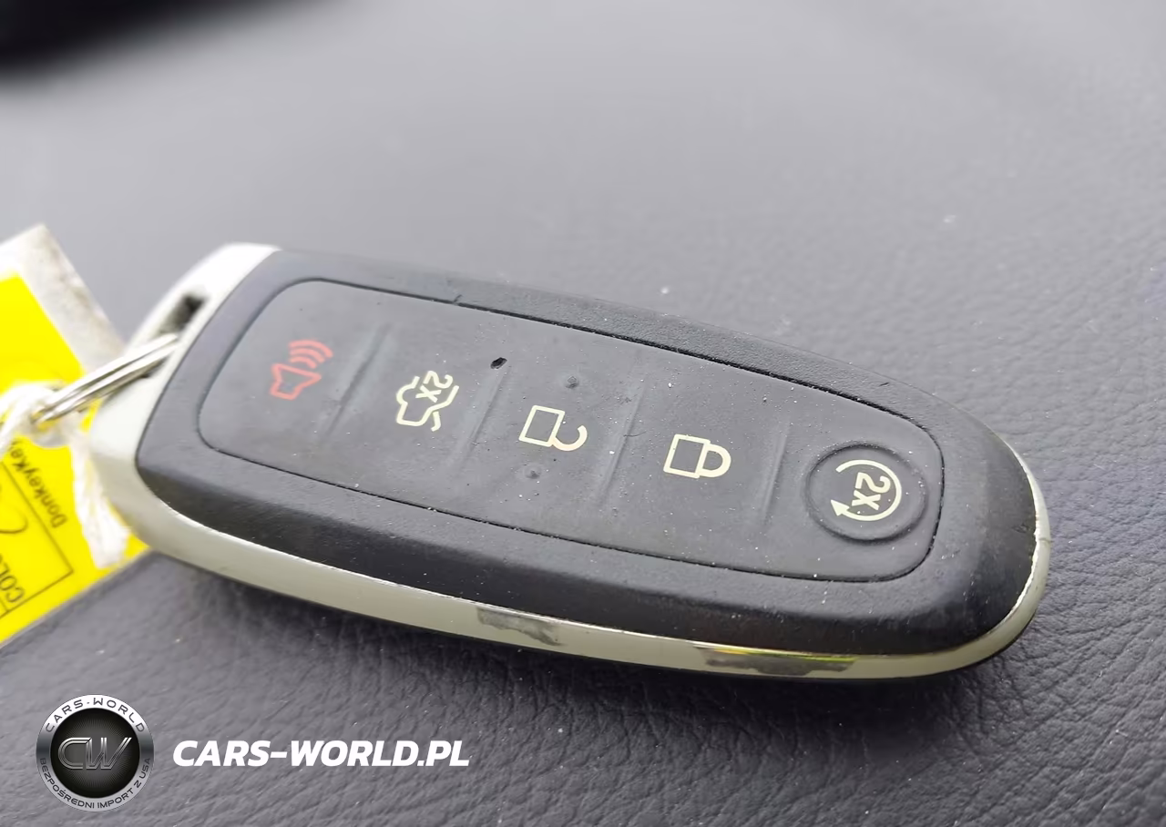 2016 Ford Focus Titanium VIN:1FADP3N2XGL372114 - 11