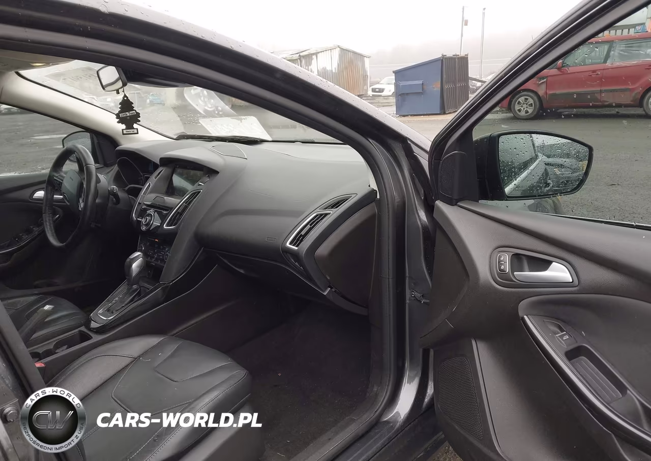 2016 Ford Focus Titanium VIN:1FADP3N2XGL372114 - 5