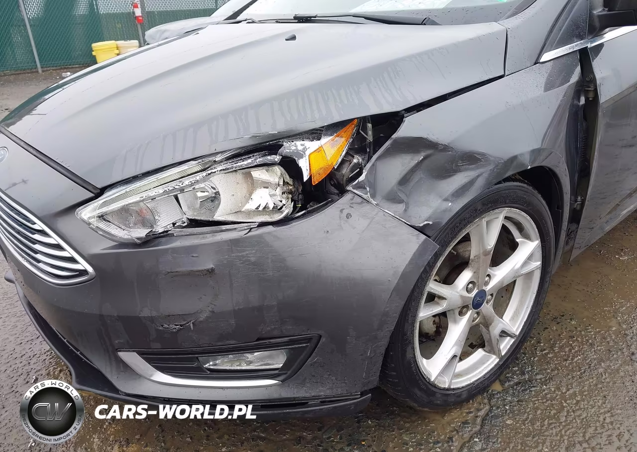 2016 Ford Focus Titanium VIN:1FADP3N2XGL372114 - 6