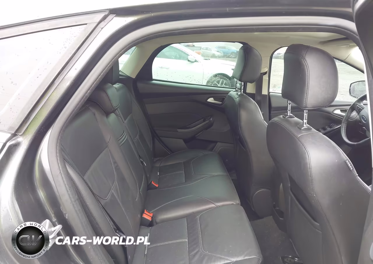 2016 Ford Focus Titanium VIN:1FADP3N2XGL372114 - 8