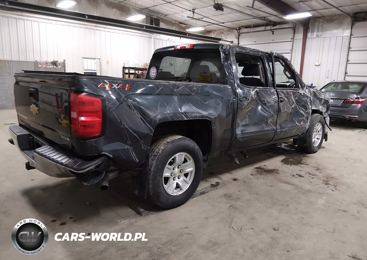 2018 Chevrolet Silverado 1500 1Lt VIN:3GCUKREC7JG371110 - 4