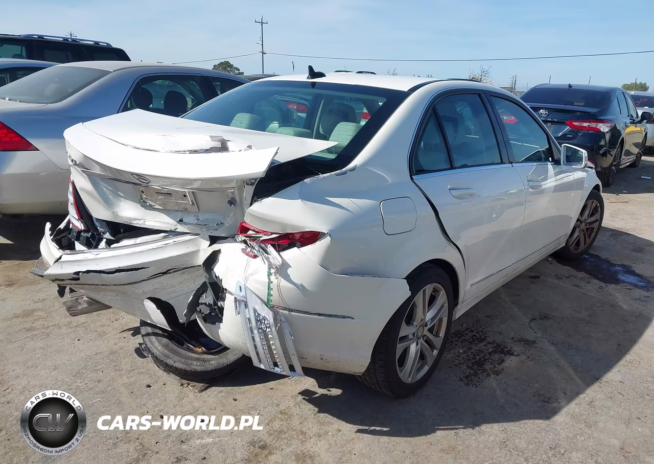 2014 Mercedes-Benz C 250 Luxury VIN:WDDGF4HB6EA965818 - 4