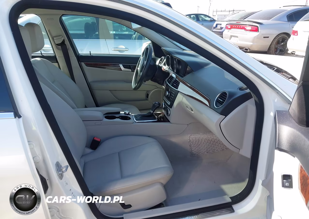 2014 Mercedes-Benz C 250 Luxury VIN:WDDGF4HB6EA965818 - 5