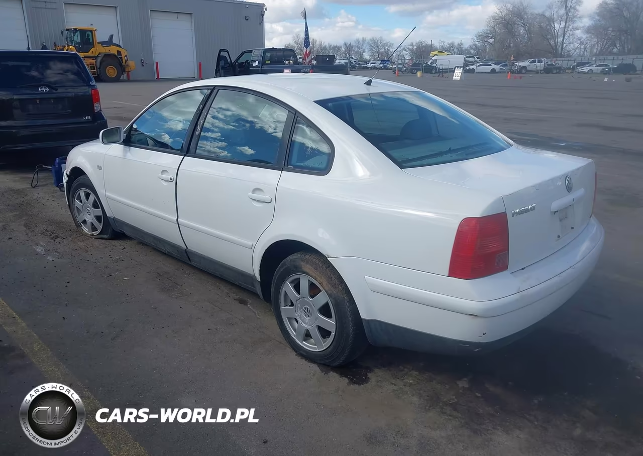 2000 Volkswagen Passat Gls VIN:WVWMA23B1YP305744 - 3