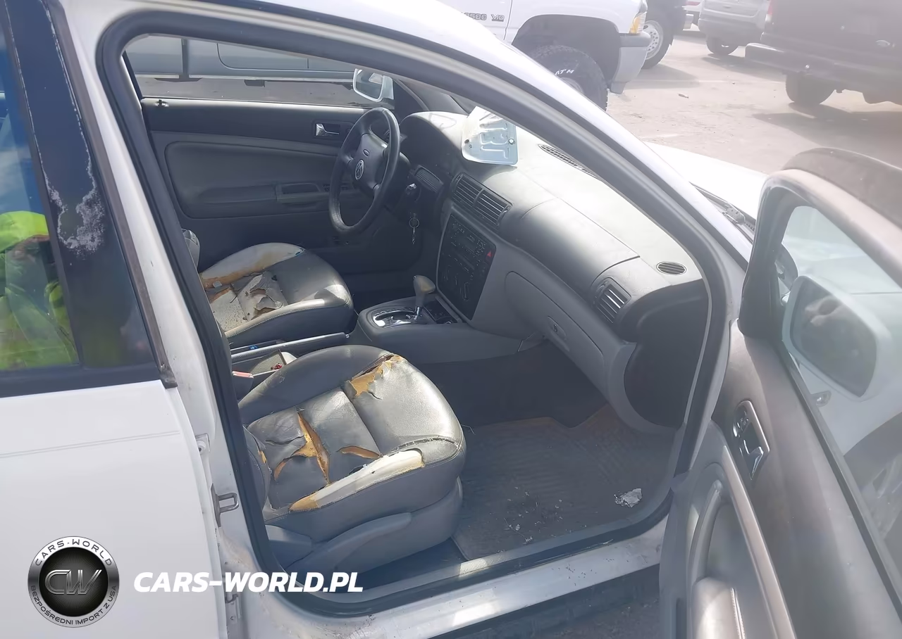 2000 Volkswagen Passat Gls VIN:WVWMA23B1YP305744 - 5