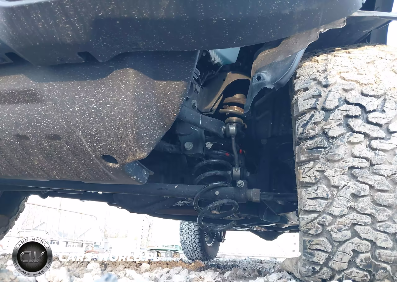 2022 Jeep Wrangler Unlimited High Tide 4X4 VIN:1C4HJXDGXNW244260 - 6