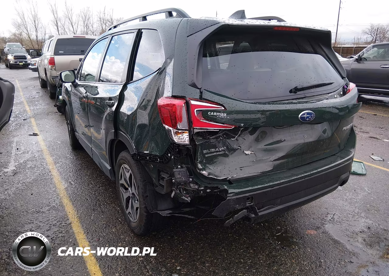 2024 Subaru Forester Premium VIN:JF2SKADC3RH445250 - 3